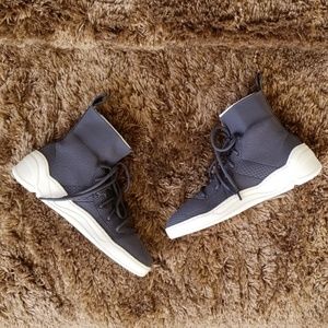 🌼SALE🌼J/Slides Jilly High Top Sneaker size 7.5